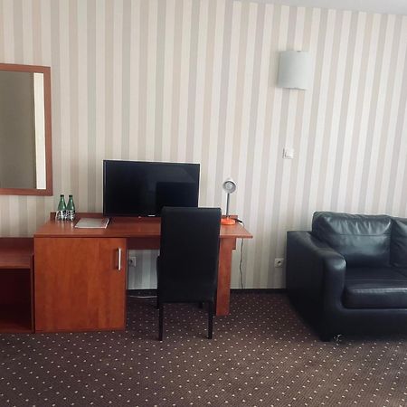 Papaver Hotel Ślesin Eksteriør billede