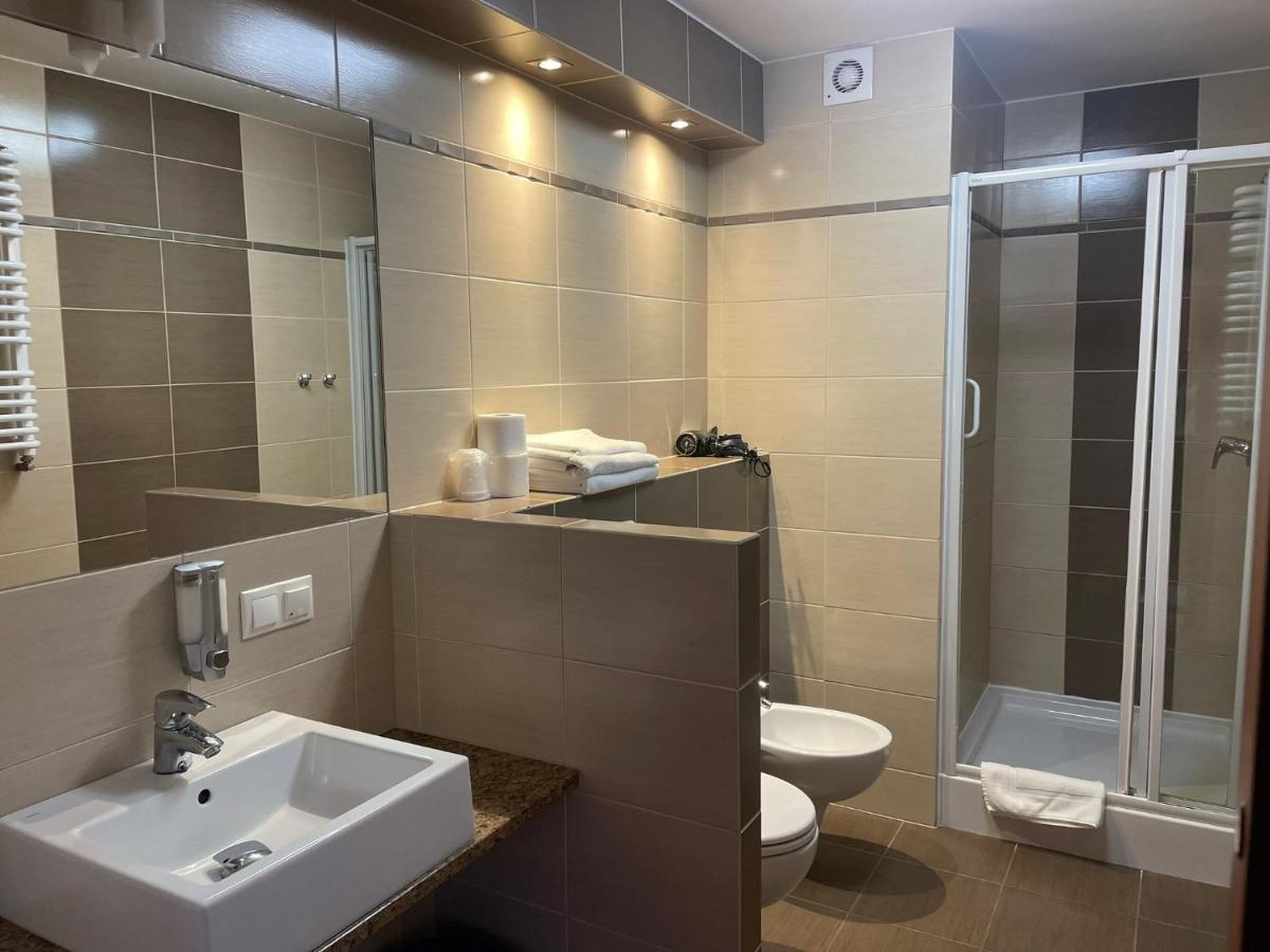 Papaver Hotel Ślesin Eksteriør billede