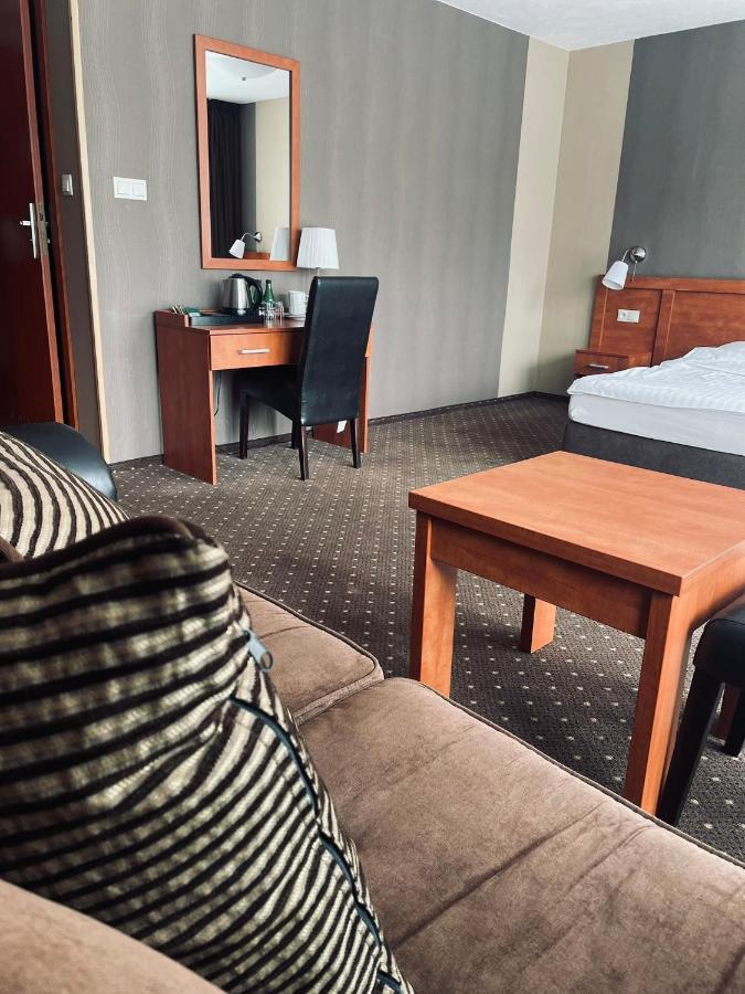 Papaver Hotel Ślesin Eksteriør billede