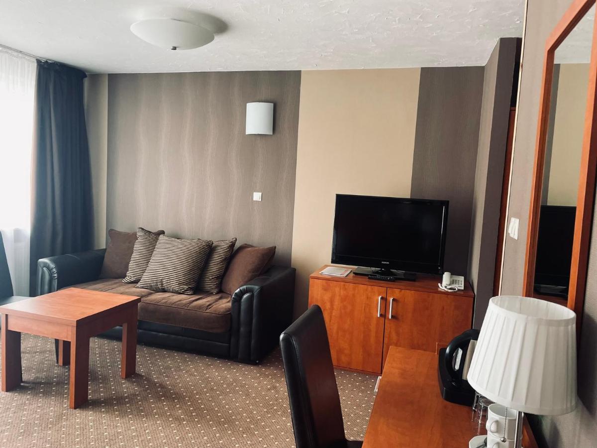 Papaver Hotel Ślesin Eksteriør billede