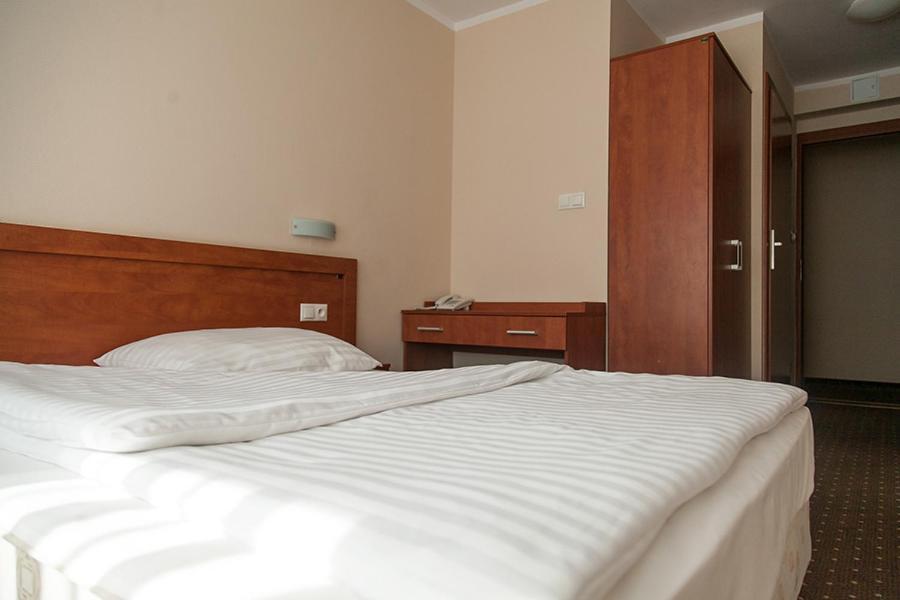 Papaver Hotel Ślesin Værelse billede