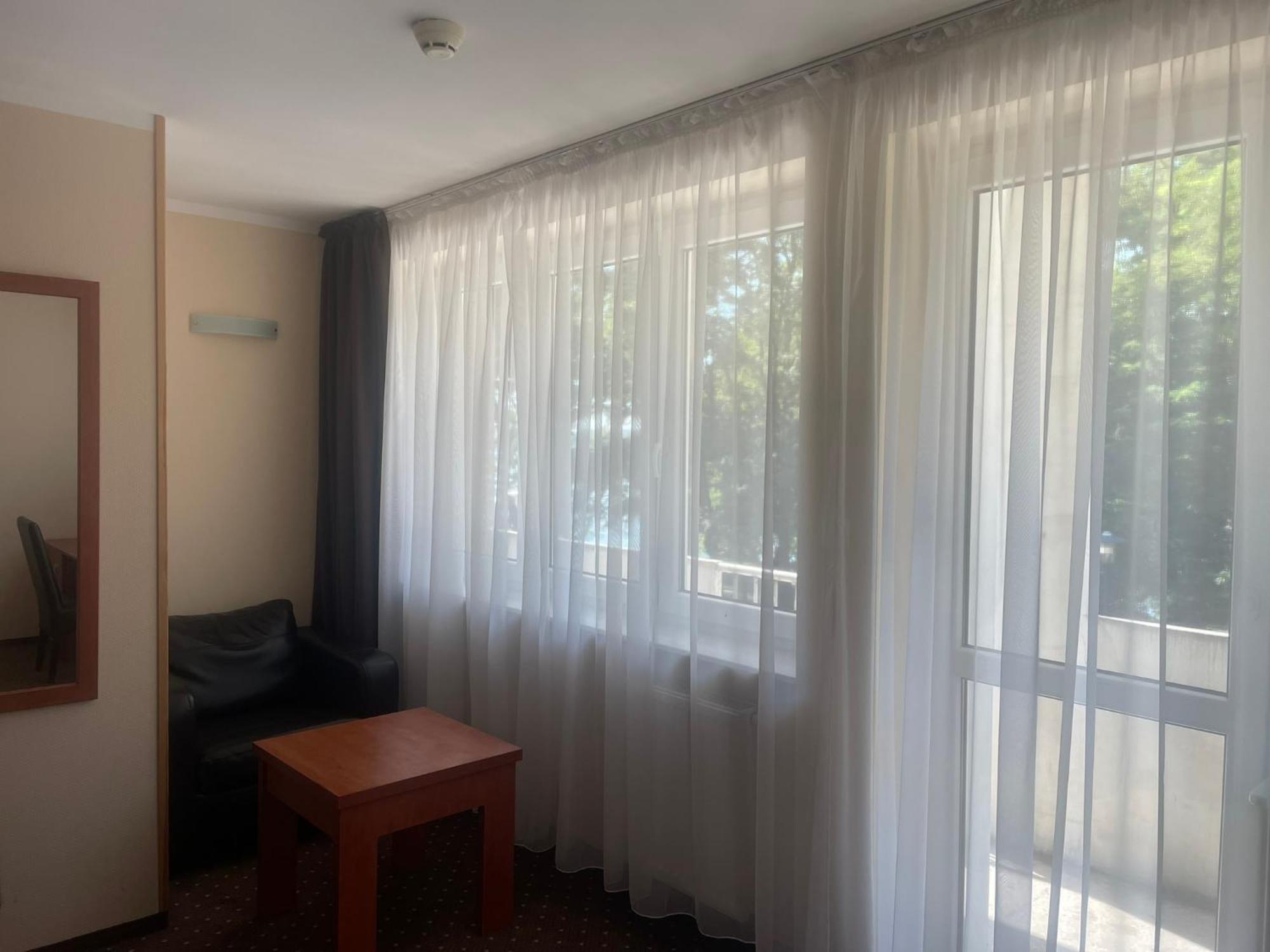 Papaver Hotel Ślesin Eksteriør billede