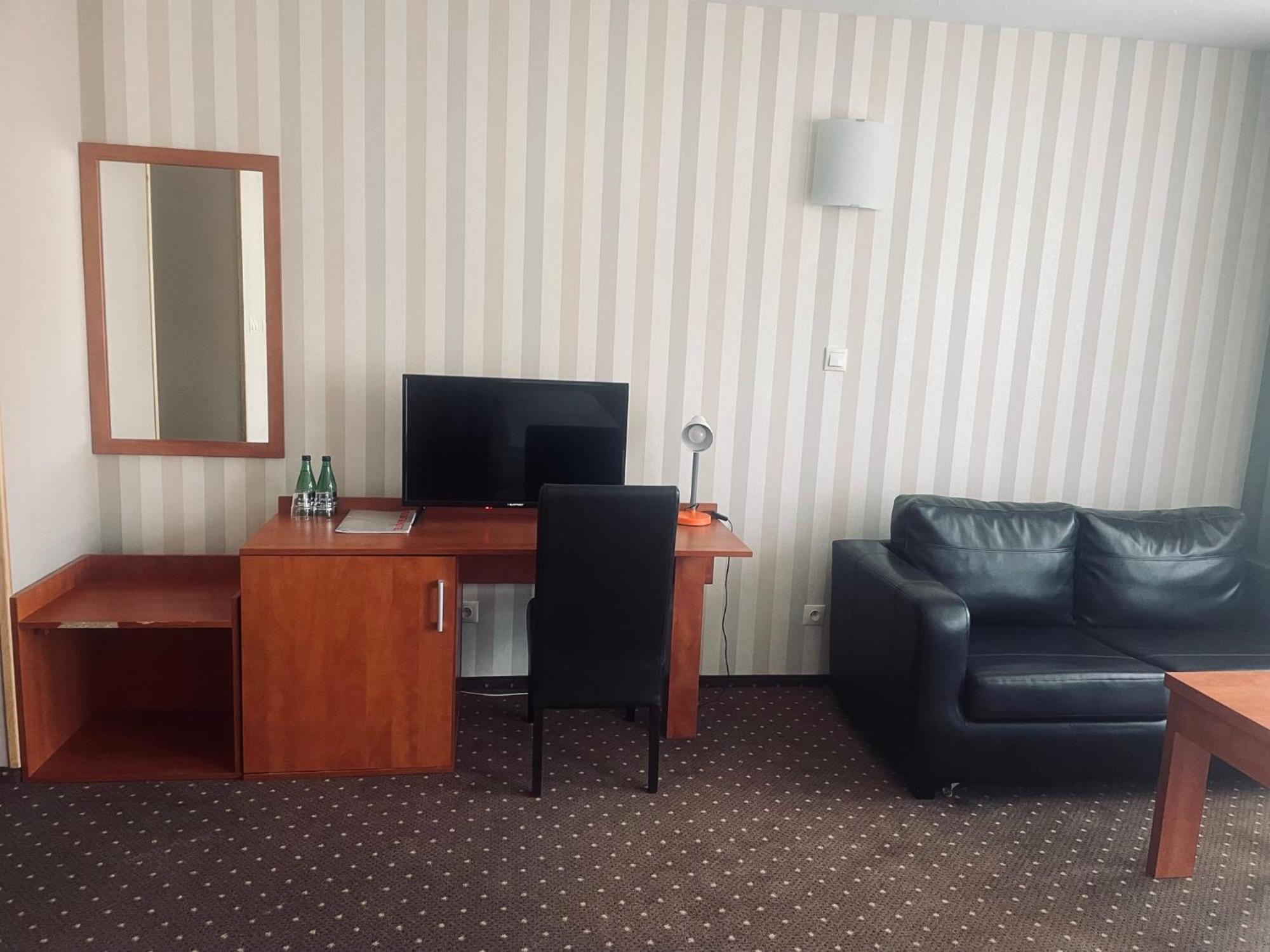 Papaver Hotel Ślesin Eksteriør billede