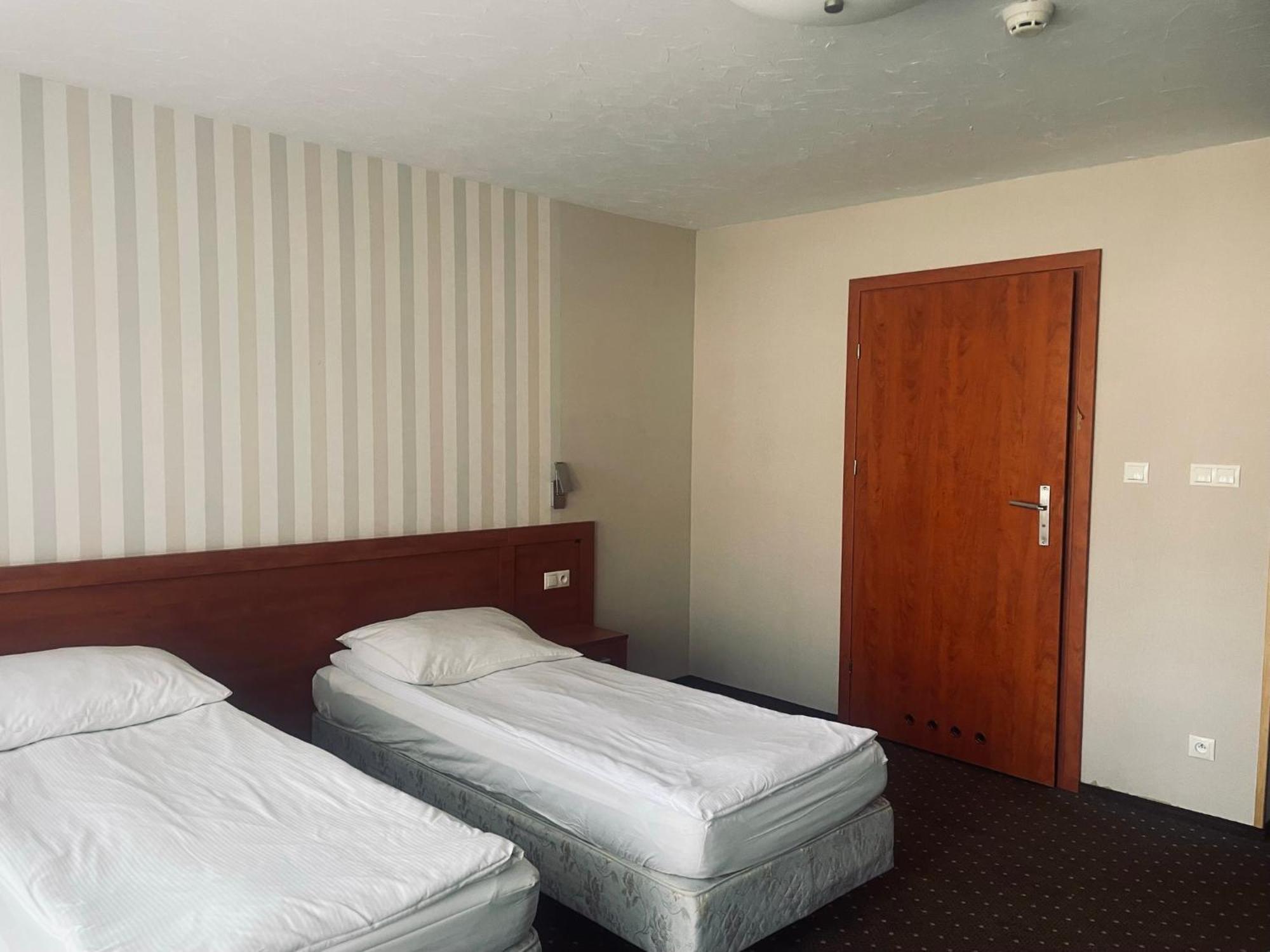 Papaver Hotel Ślesin Eksteriør billede