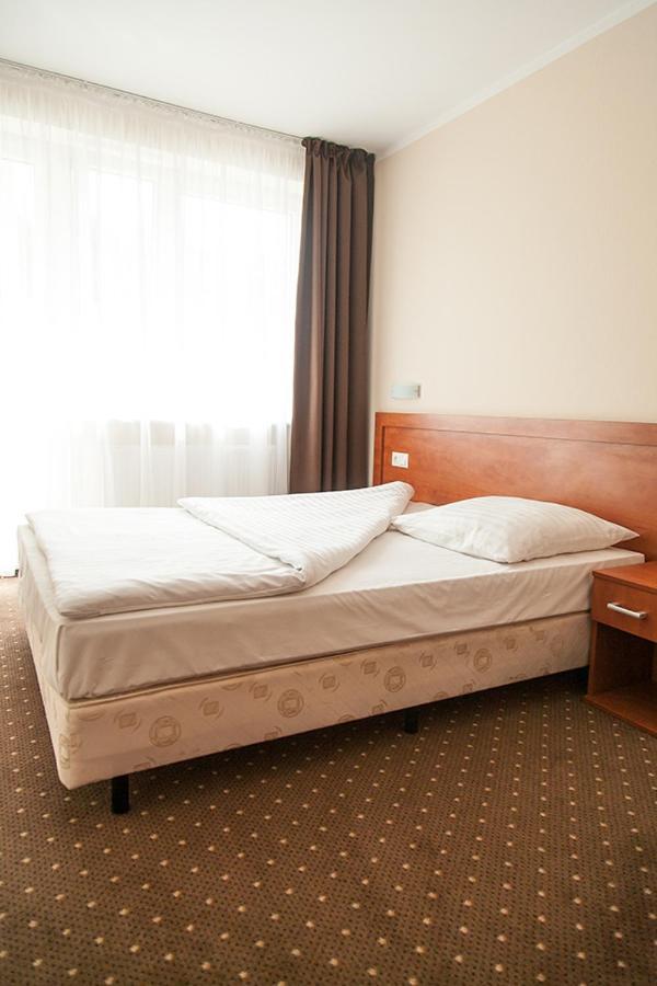 Papaver Hotel Ślesin Eksteriør billede