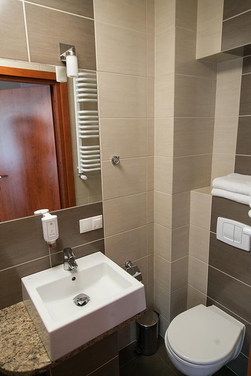 Papaver Hotel Ślesin Eksteriør billede